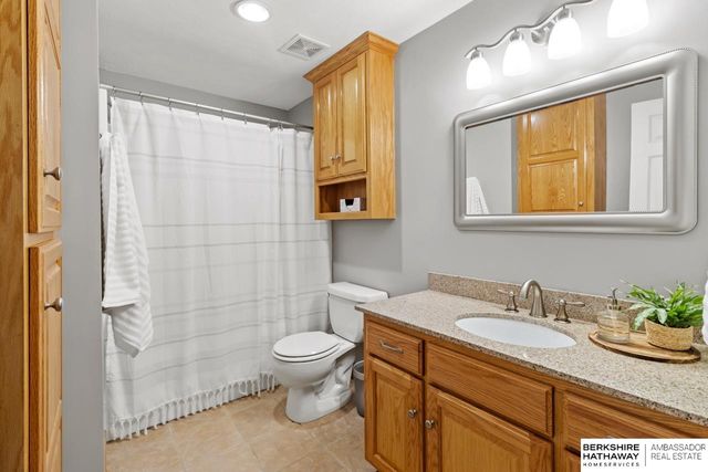 122 S 167th Circle, Omaha, NE 68118