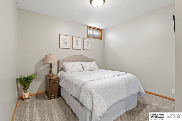 122 S 167th Circle, Omaha, NE 68118