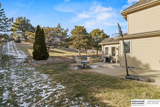 122 S 167th Circle, Omaha, NE 68118