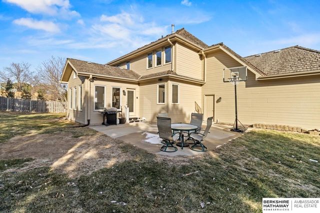 122 S 167th Circle, Omaha, NE 68118
