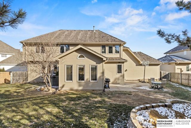 122 S 167th Circle, Omaha, NE 68118