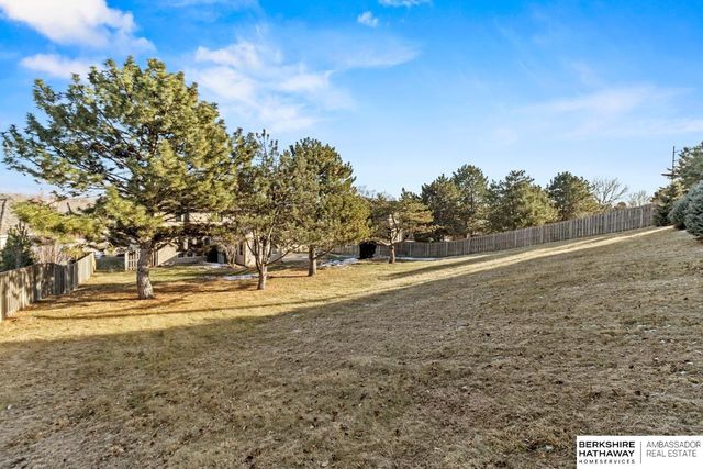 122 S 167th Circle, Omaha, NE 68118