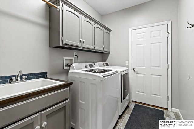 122 S 167th Circle, Omaha, NE 68118