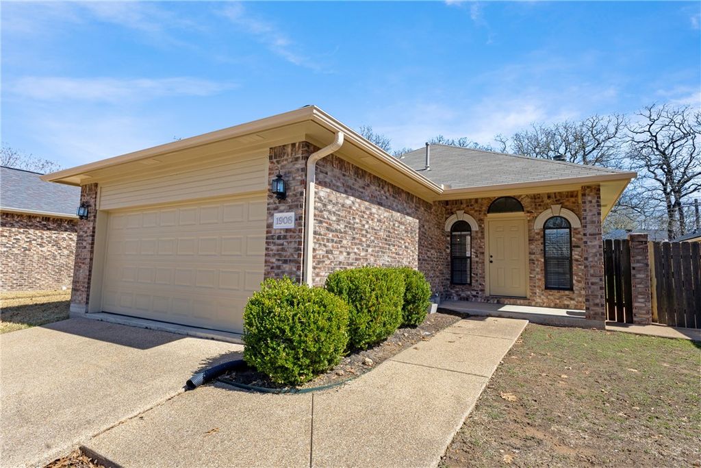 1908 Wilderland Circle, Bryan, TX 77807