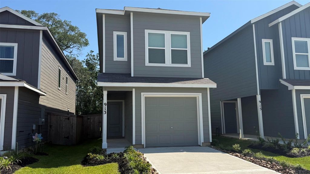 913 Pertuso Lane, Huffman, TX 77336