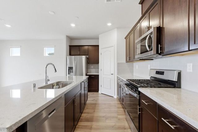 331 Lolly Way, Los Banos, CA 93635