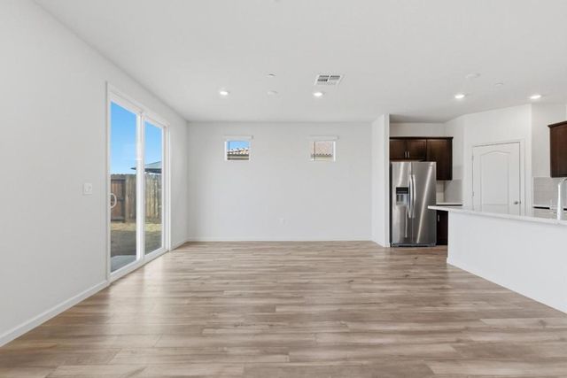 331 Lolly Way, Los Banos, CA 93635