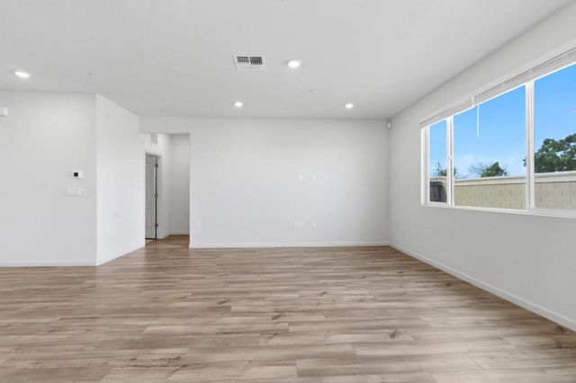 331 Lolly Way, Los Banos, CA 93635