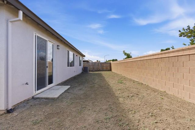 331 Lolly Way, Los Banos, CA 93635