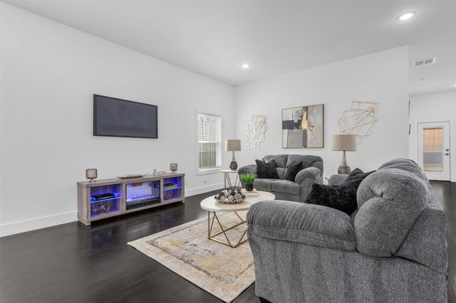 407 Dubois Avenue, Dallas, TX 75203