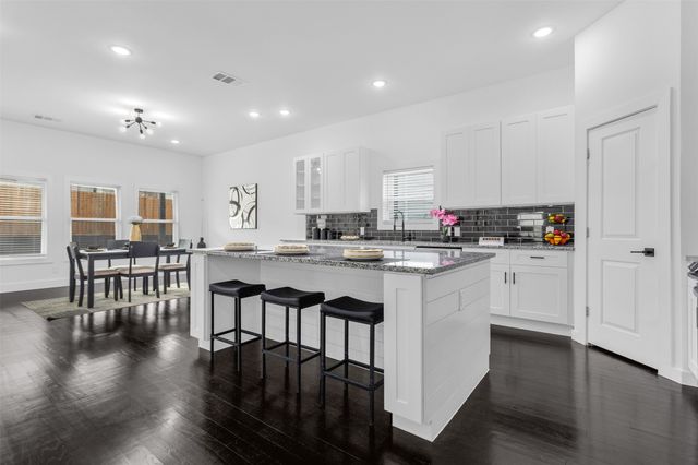 407 Dubois Avenue, Dallas, TX 75203