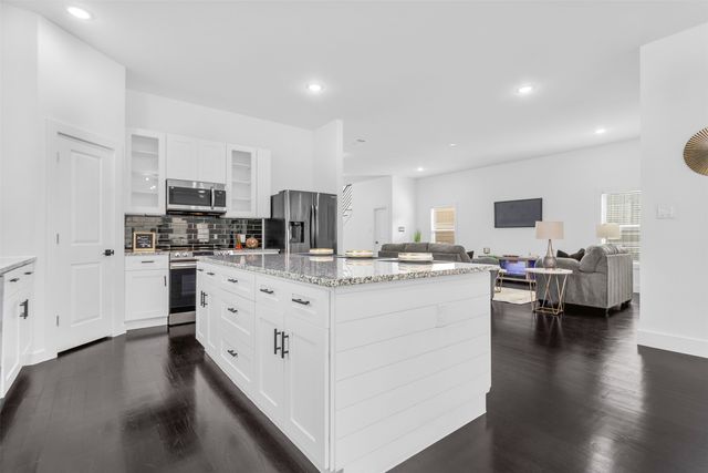 407 Dubois Avenue, Dallas, TX 75203