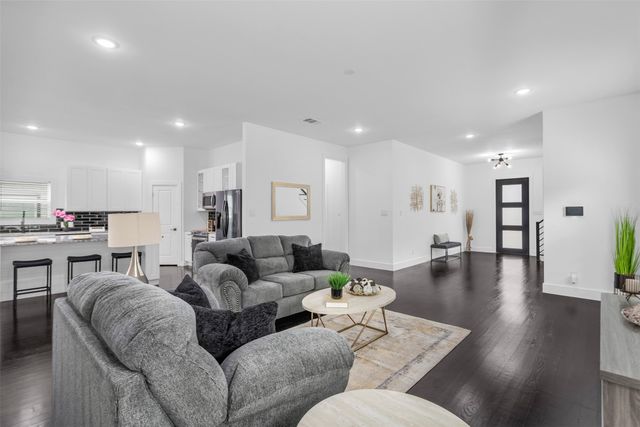 407 Dubois Avenue, Dallas, TX 75203