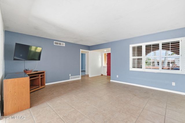 65 N Los Olmos, Green Valley, AZ 85614