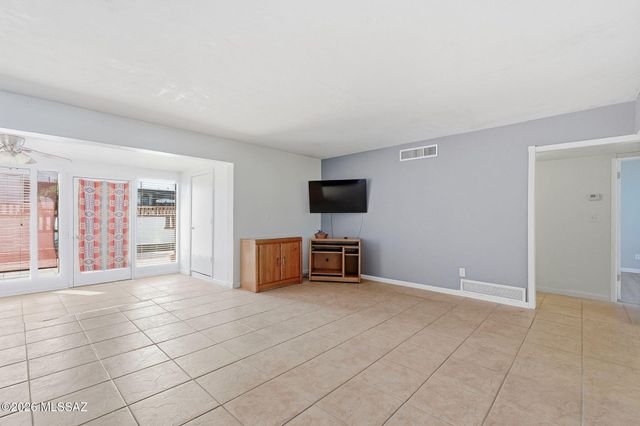 65 N Los Olmos, Green Valley, AZ 85614