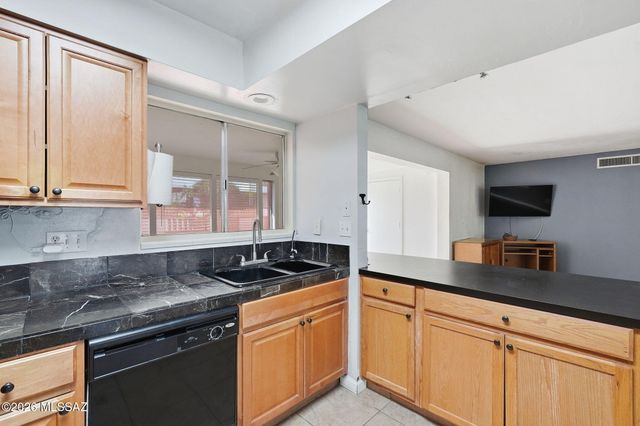 65 N Los Olmos, Green Valley, AZ 85614