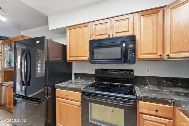 65 N Los Olmos, Green Valley, AZ 85614