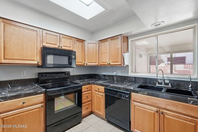 65 N Los Olmos, Green Valley, AZ 85614