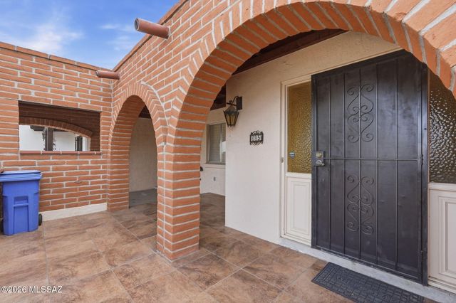 65 N Los Olmos, Green Valley, AZ 85614
