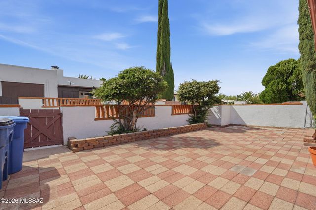 65 N Los Olmos, Green Valley, AZ 85614