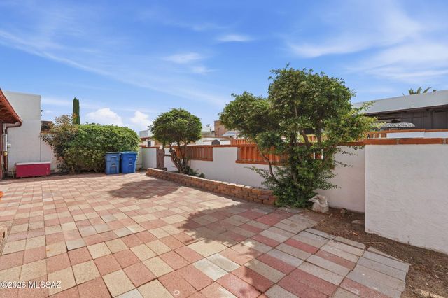 65 N Los Olmos, Green Valley, AZ 85614
