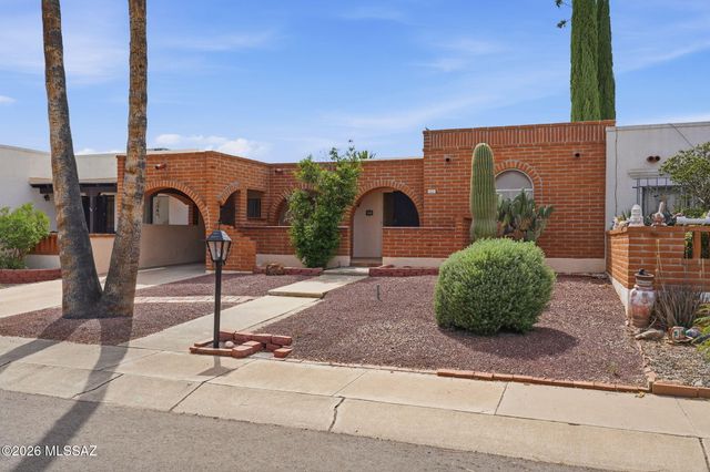 65 N Los Olmos, Green Valley, AZ 85614