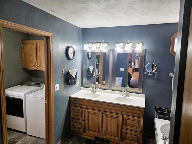 N3151 State Road 76, Hortonville, WI 54944