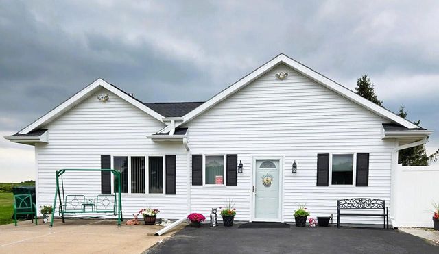 N3151 State Road 76, Hortonville, WI 54944