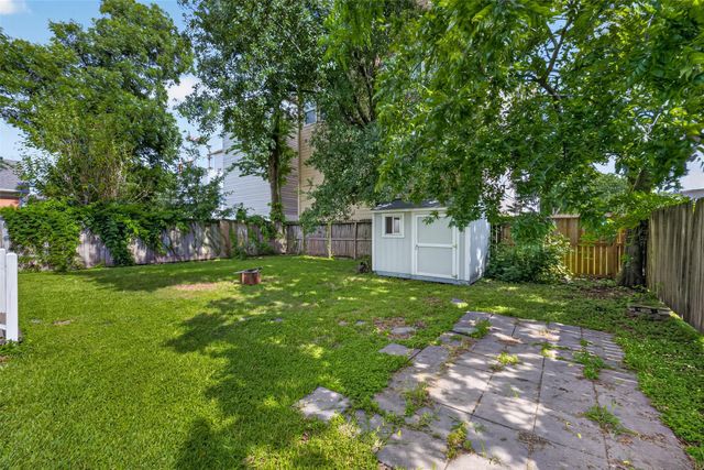 1210 Shearn Street, Houston, TX 77007