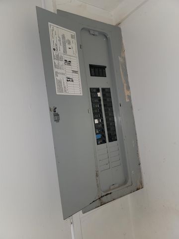 1005 N Wenona Avenue, Bay City, MI 48706