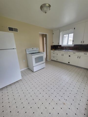 1005 N Wenona Avenue, Bay City, MI 48706