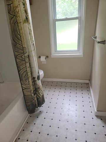 1005 N Wenona Avenue, Bay City, MI 48706