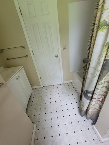 1005 N Wenona Avenue, Bay City, MI 48706