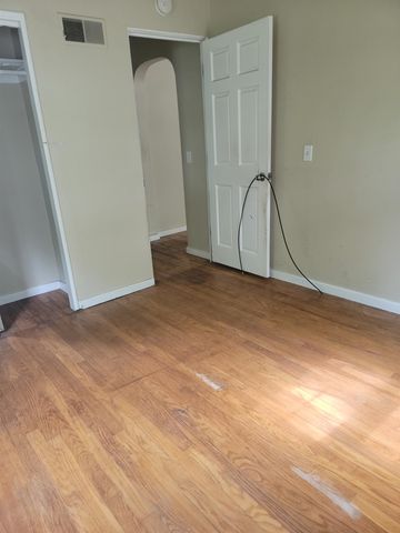 1005 N Wenona Avenue, Bay City, MI 48706