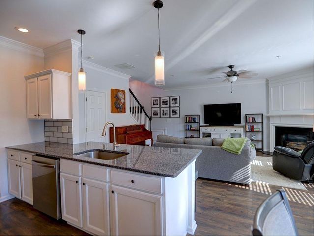 290 Regent Square, Woodstock, GA 30188