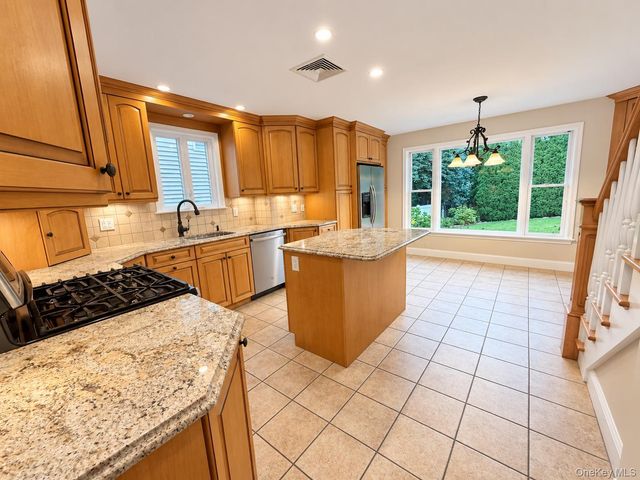 37 Harding Avenue, Valhalla, NY 10595