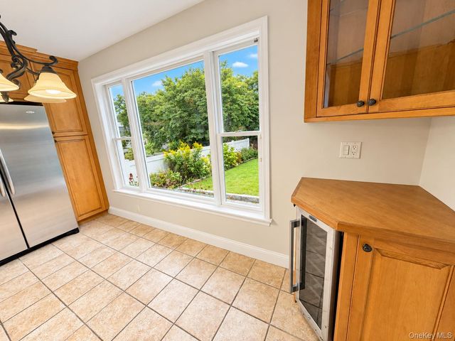 37 Harding Avenue, Valhalla, NY 10595