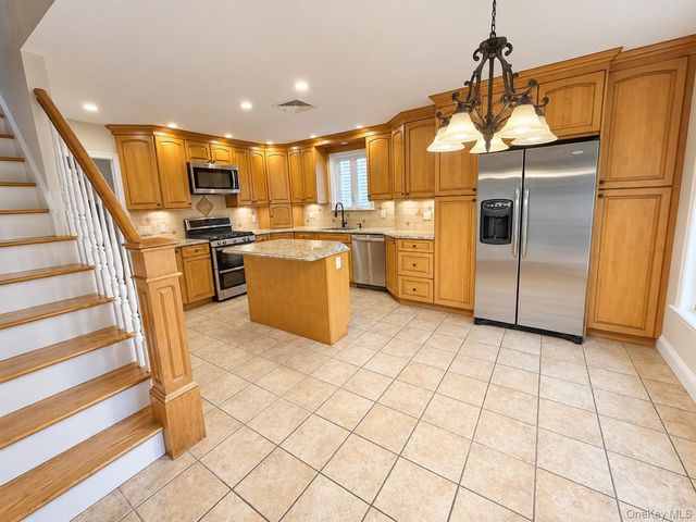 37 Harding Avenue, Valhalla, NY 10595