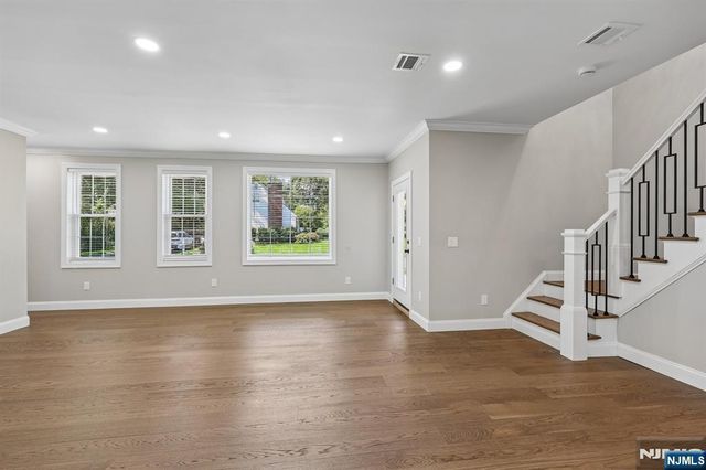 34 Gates Avenue, Warren, NJ 07059