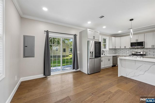 34 Gates Avenue, Warren, NJ 07059
