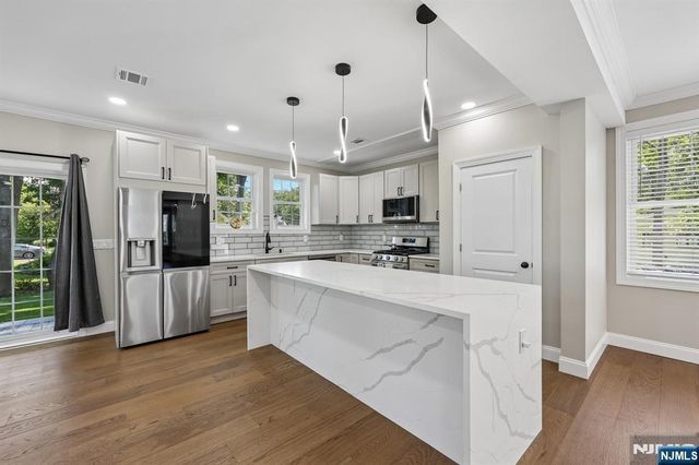 34 Gates Avenue, Warren, NJ 07059