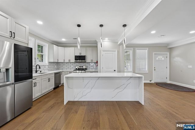 34 Gates Avenue, Warren, NJ 07059