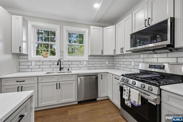 34 Gates Avenue, Warren, NJ 07059