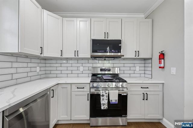 34 Gates Avenue, Warren, NJ 07059