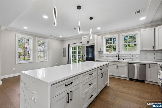 34 Gates Avenue, Warren, NJ 07059