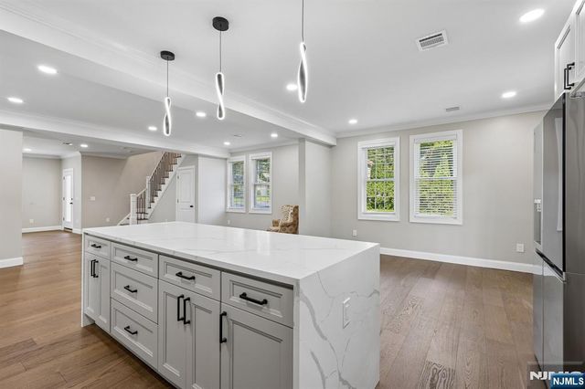 34 Gates Avenue, Warren, NJ 07059