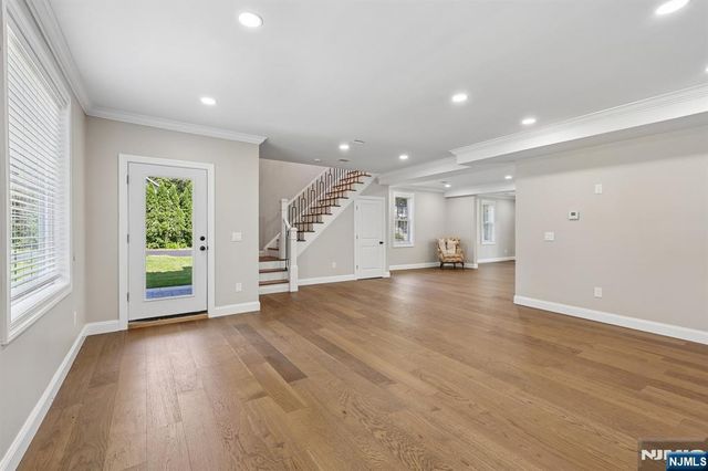 34 Gates Avenue, Warren, NJ 07059