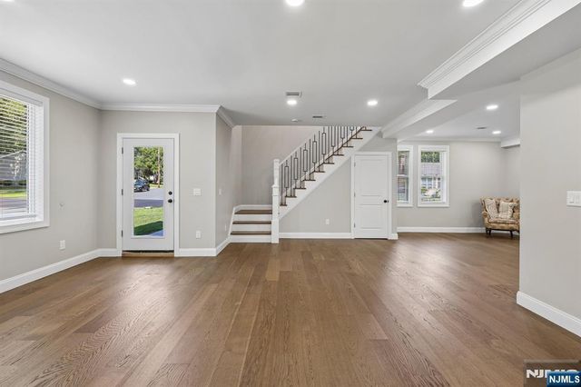 34 Gates Avenue, Warren, NJ 07059