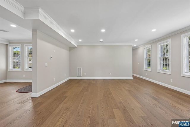 34 Gates Avenue, Warren, NJ 07059