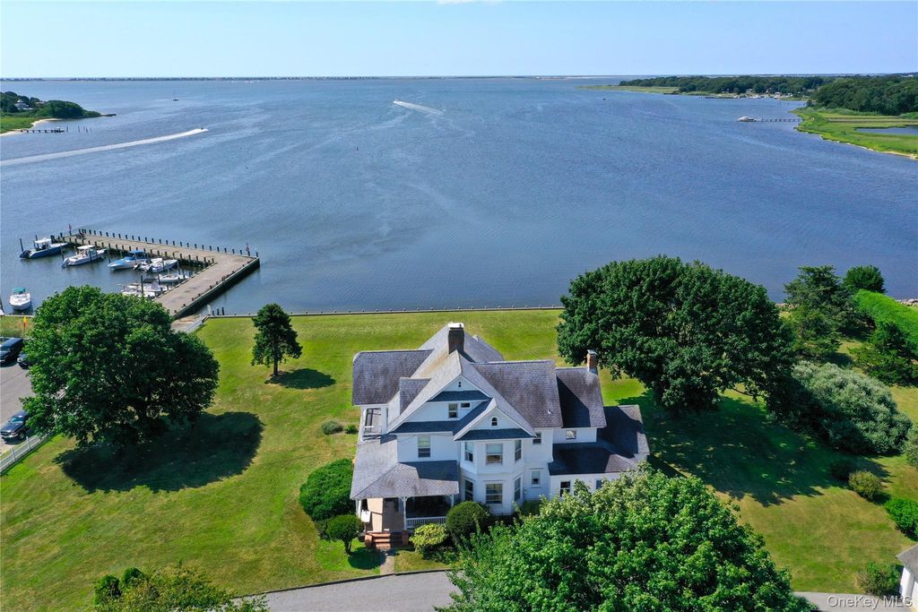 63 S Bay Ave, Eastport, NY 11941